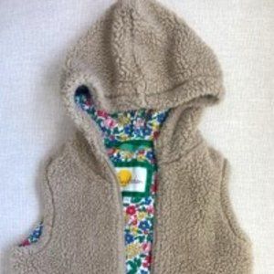 Mini Boden Girls size 4-5Y faux fur/sherpa hooded vest